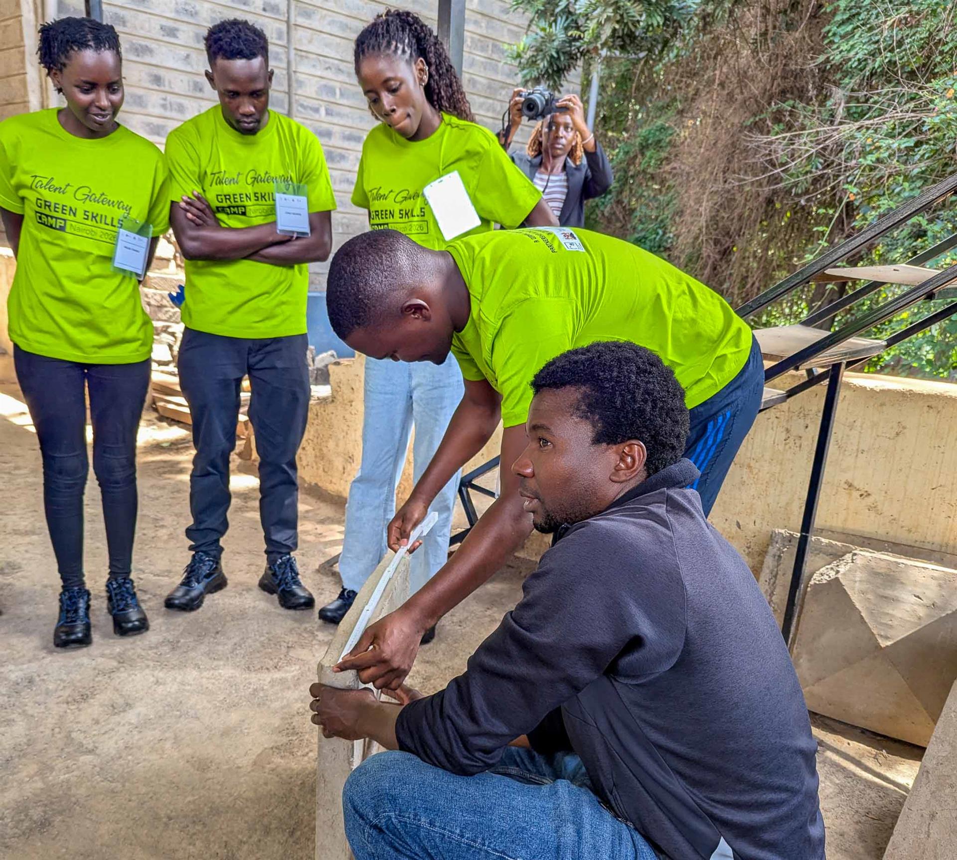 Sem Haikali mit Bewerbern des GREEN SKILLS CAMP
